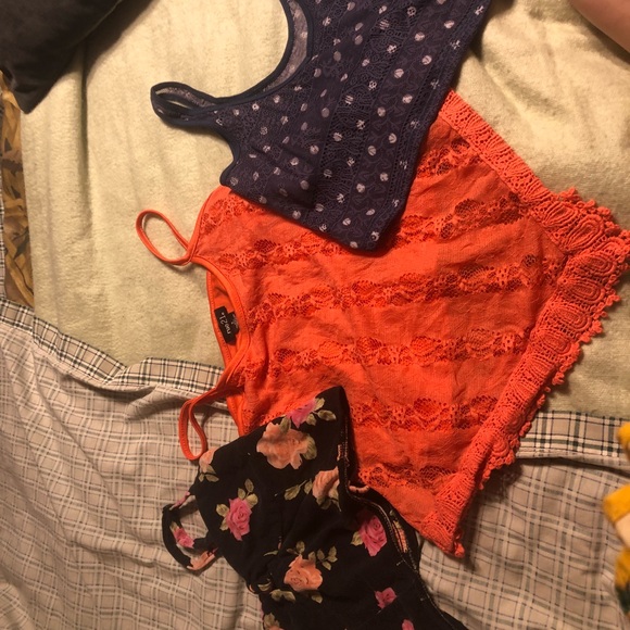 3 small crop tops - Picture 1 of 8